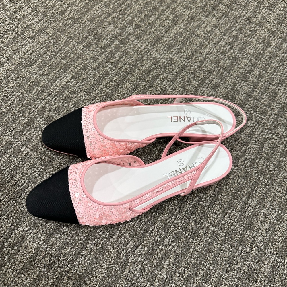 NWT CHANEL PINK SEQUIN SLINGBACK FLATS -Size 38.5. As seen on Sofia Richie